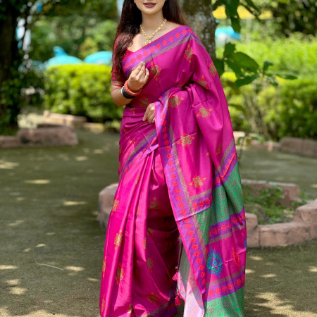 703 গ্লোসি সিল্ক ডিজিটাল প্রিন্ট শাড়ির