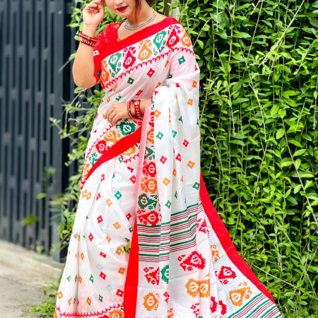 711 গ্লোসি সিল্ক ডিজিটাল প্রিন্ট শাড়ির